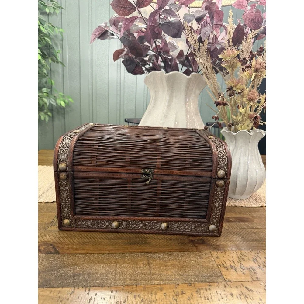Vintage Style Wooden Storage Chest Box w/ Latch – Decorative Keepsake Trunk